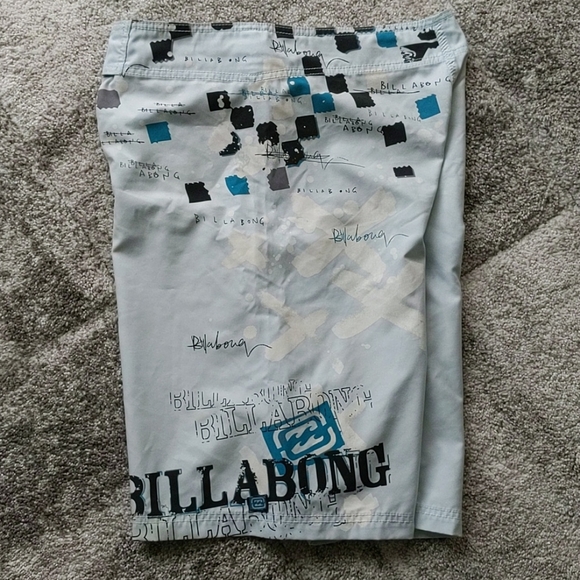 Billabong Board Shorts - Picture 2 of 4
